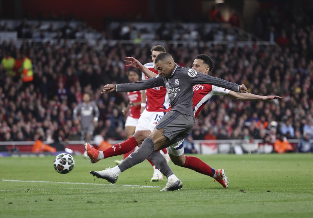 也拉近了球 也拉近了球